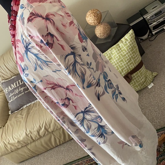 A floral jacket nailed the soft relaxing look ❤️ - Picture 4 of 12